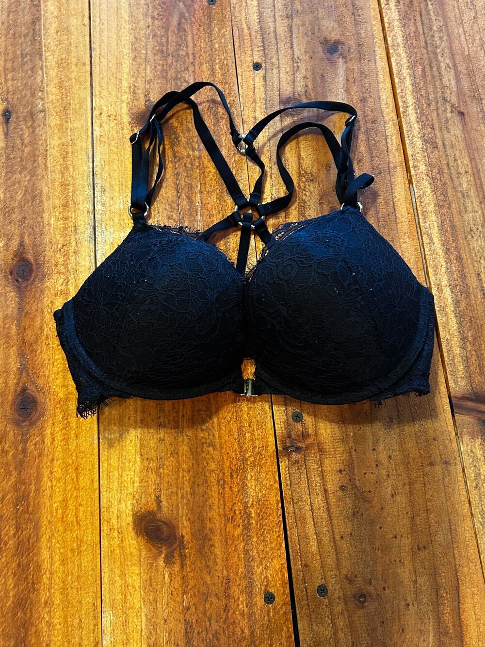 ictoria’s Secret Bombshell Plunge Front Close Lace Bra 34C Black Racerback